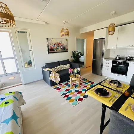 Aurora Niittykumpu - New 1bedroom -apartment With Balcony, Close To Metro, Aalto University, Metro Areena And Helsinki Espoo