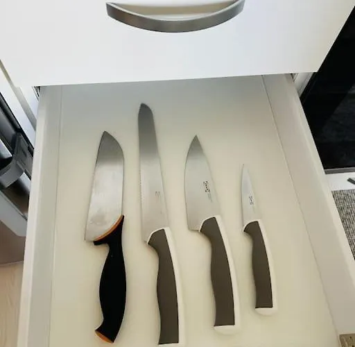 Aurora Niittykumpu - New 1bedroom -apartment With Balcony, Close To Metro, Aalto University, Metro Areena And Helsinki Appartement